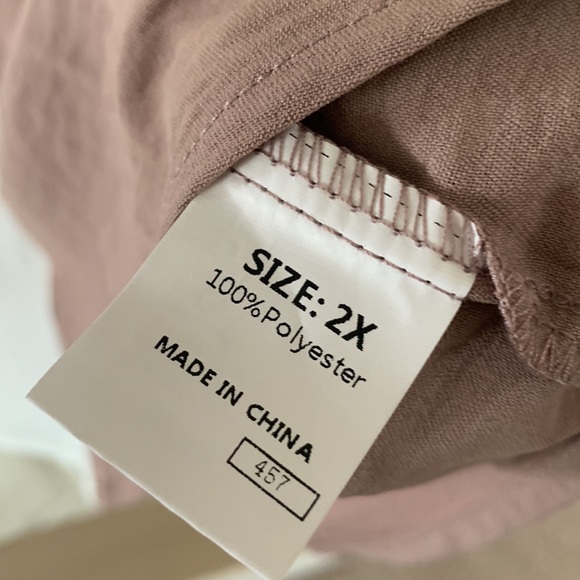 V-neck color block tank in light brown and cream. Lightweight, new in bag - Picture 4 of 6